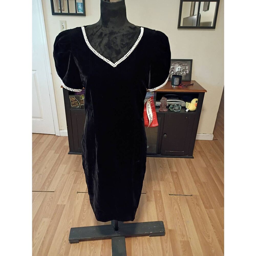 New Vintage 80s Julian Wilder Black Velvet Pearl Puff Sleeve Dress Size 12 USA